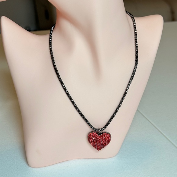 ⚜️ Vamp Red Heart Pendant Necklace - Picture 6 of 9
